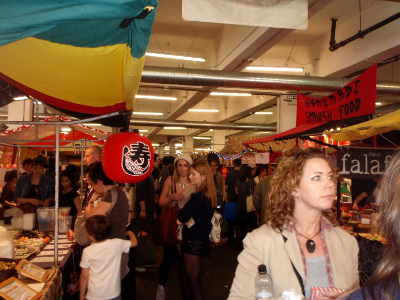 Ruokakojuja yhdessä Brick Lanen varrella olleista halleista.