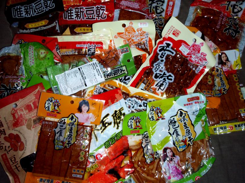 Chinatownista ostetut maustetut tofut täyttivät reppua aika paljon.