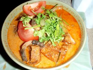 Thaimaalainen kookoskeitto tom kha on ehkä maailman paras ruoka.