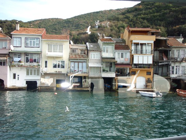 Suomessa ei ikinä annettaisi lupaa vastaavalle rakentamiselle kuin tässä Turkin Anadolu Kavagissa, vaikka tällainen on paljon viihtyisämpää kuin nykyinen helsinkiläinen rakentaminen.