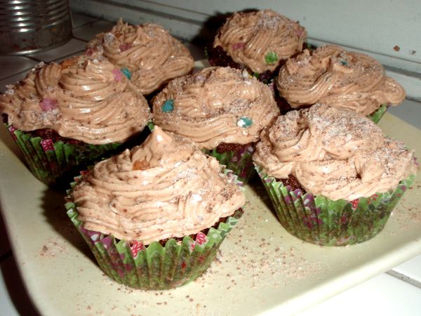 Mintulla terästetyt suklaa-vaniljapikkukakkuset, jotka eivät kuitenkaan ole ihan oikeanlaiset, vaan liian minttusuklaiset. 