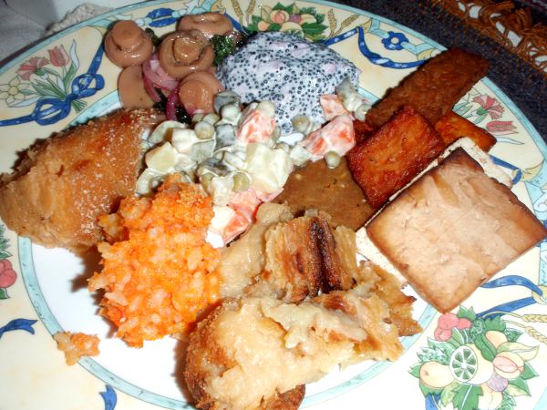 Vegaanin jouluruokalautanen. 