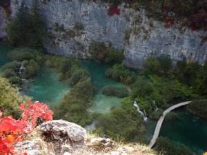 Näköalapaikka Plitvicen vesille kohdasta, josta useimmat tulevat puistoon. 