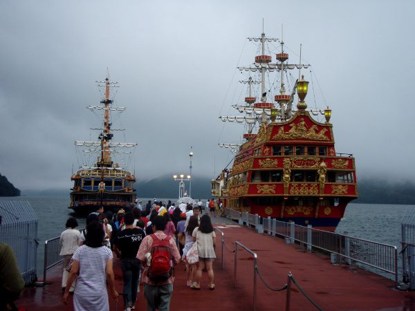 Lautat Japanin Hakonessa. 