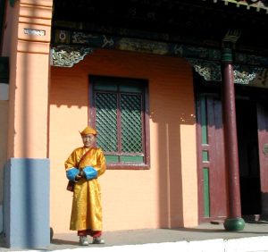 Pikkumunkki Ulan Batorin temppelialueella. 