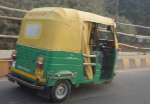 Tyypillinen intialainen moporiksa. 