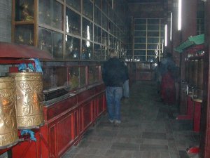 Sisällä temppelissä. 