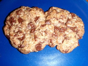 kaksi suklaahippukeksiä