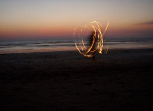 Tulishow Arambolin rannalla. Arambol on Goan rannoista pohjoisin. 