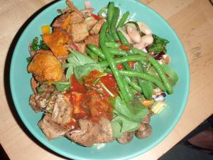 Ruoka-annos Whole Foodsin buffetista. 