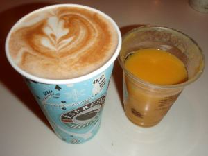 Kahvila-aamiainen Gamla Stanissa. 