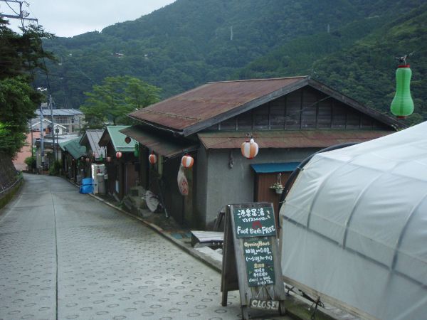 Kadunpätkä muistaakseni Gõrassa, josta funikulaari lähtee. 