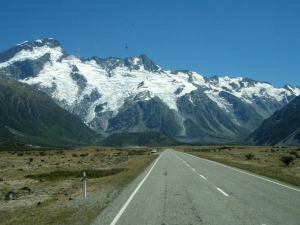 Lähellä kohti Uuden-Seelannin korkeinta vuorta Aoraki Mount Cookia. 