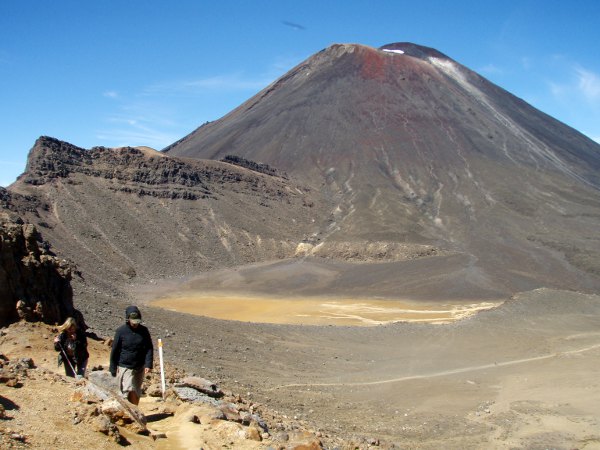 Mount Ngaurunghoe oli ehkä hienoin näkymä Tongariro Crossingin varrella. Sinne olisi myös voinut kiivetä. 