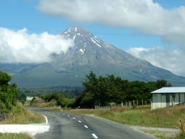 Mount Taranaki eli Mount Egmont pohjoissaarella. 