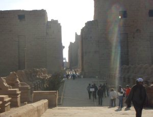 Karnakin temppelin sisäänkäynti.