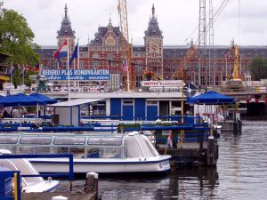 Amsterdamin rautatieasema.