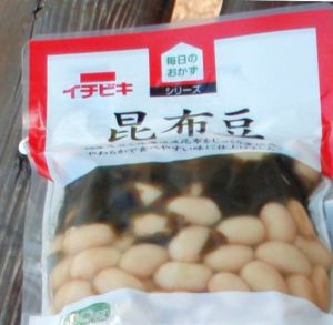 Japanissa merilevällä maustetaan mm. papuja, kuten tässä, mutta sitä on myös usein esimerkiksi keitoissa. 