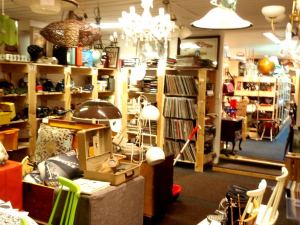 Oivan kirppiksen tiloja. 