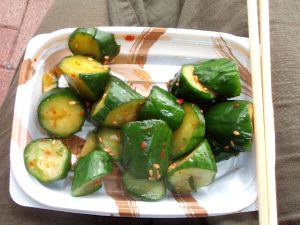 Nämäkin kioskista ostetut kurkut taitavat lukeutua tsukemonoksi. 