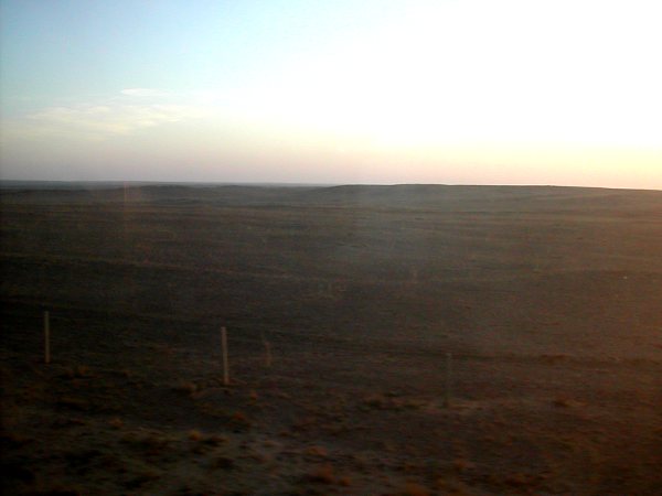 Maisema sekä Mongoliassa yöjunassa että Kiinassa yöbussissa oli tällaista. 