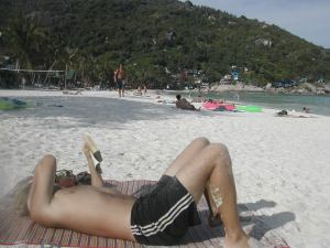 Löhöilyä Thaimaan Koh Phanganin Haad Rinissä. 