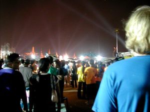 Thaimaan kuninkaan synttärit maailman kuumimmaksi pääkaupungiksi tituleeratussa Bangkokissa. 