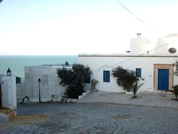 Tie Sidi Bou Saidin rantaa. 