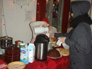 Pikku apurit voivat olla hyviä niin joulumyyjäisissä kuin ravintolapäivänäkin. 