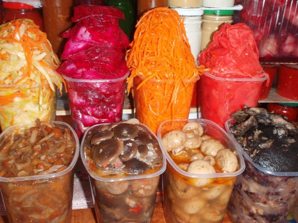 Korealaisia salaatteja Maltevsky rynokilla. 