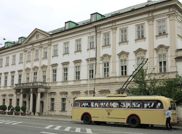 Salzburgissan näytti olevan aika retro bussikin. 
