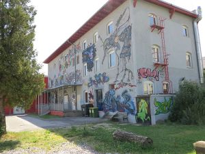 Explosiv oli Grazin keikkapaikka rautatieaseman lähistöllä. Majotuimme sen yläkertaan. 