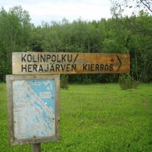 Opaskylttejä ja -karttoja oli matkan varrella hyvin. 