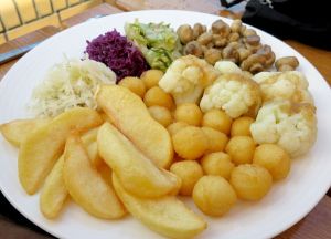 Puolan taukopaikan kasvislautanen. 