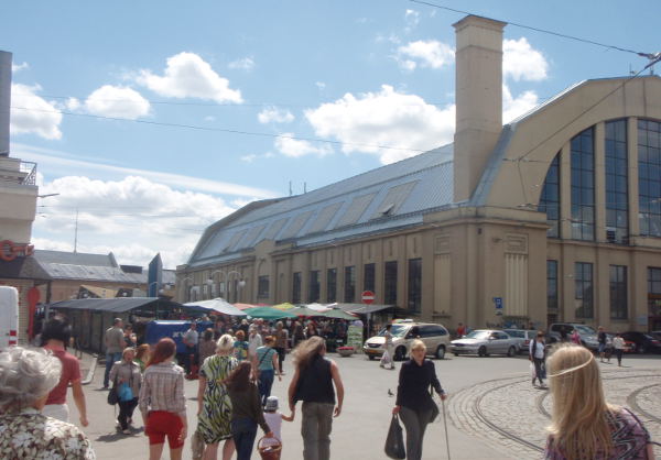 Riikan kauppahalli ja torialue. 