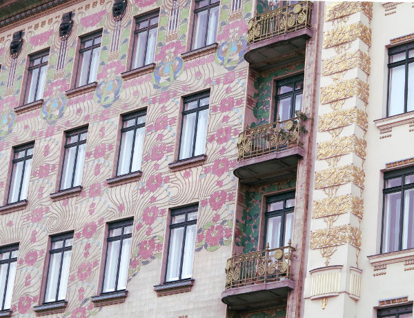 Kukikasta seinäpintaa Wienissä.