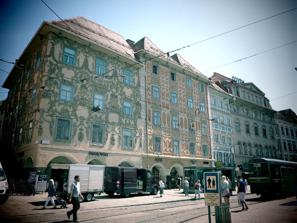 Grazissakin näkyi hienosti pinnoitettuja taloja, kuten Wienissäkin. 