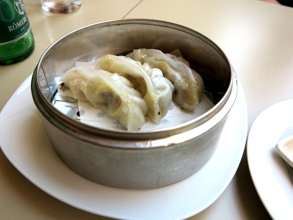 Aasialaisia kasvisdumplingseja pystyy tilaamaan melkolailla luottaen siihen, että ne ovat kasvista. Ks. miten Puolassa. 