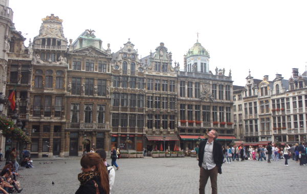 Grand Place on Brysselin keskusaukio, mutta käytännössä siellä taitaa liikkua eniten vain turisteja. 