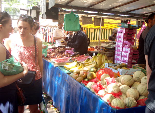 Hedelmäkoju Marche Bastillessa.