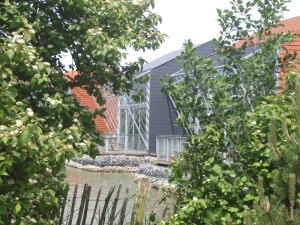 Vähän hienompi ja kalliimpi kämppä Sunparksissa lätäkkönäkymin. 