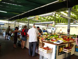 Levantossa oli torikin, joka ei kuitenkaan ollut mikään koko kylää yhdistävä kohtauspaikka. Samoja aineksia sai muualtakin, mutta toriostoksilla on kiva käydä. 