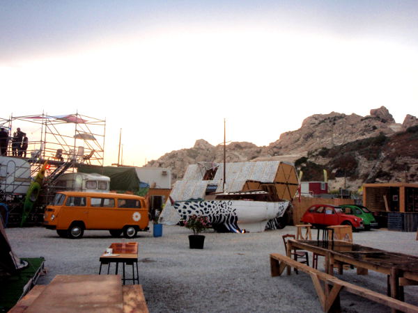 Erilaisia majoituskärryjä. 