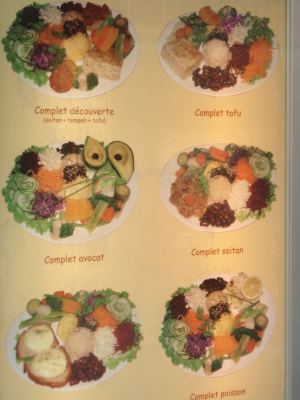 Löysin sattumalta Montmartrelta kasvisravintolan, joka mainosti menussaan sellaisia ruoka-annoksia, joista minä pidän.