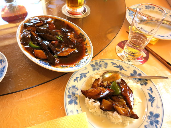 Minä tilasin munakoisoruoan, joka oli taas kerran mahtavaa, mutta tosi rasvaista. 