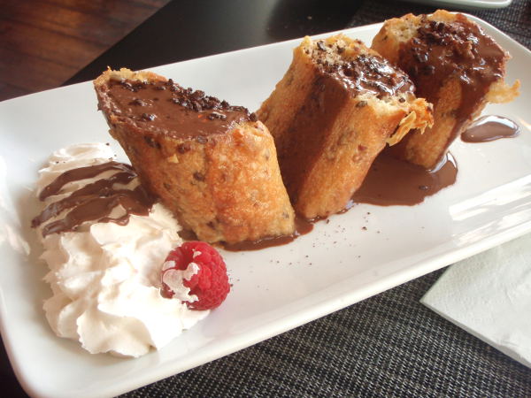 Näyttävästä ulkonäöstään huolimatta tämä pain perdu eli köyhät ritarit -annos ei mielestäni ollut mikään ruokaelämys.