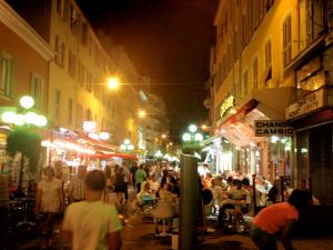 Ravintolakatu Nizzassa. 