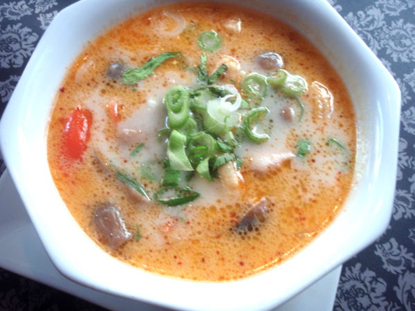 Thaimaalainan tom kha -keitto on yksi maailman parhaista ruoista. Brysselissä se ei kuitenkaan ollut lähellekään parasta mahdollista. 