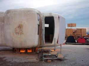 Ufomaista majoitusta. 