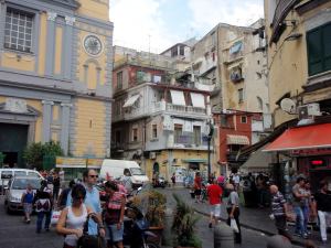 Napolin katuelämä. 